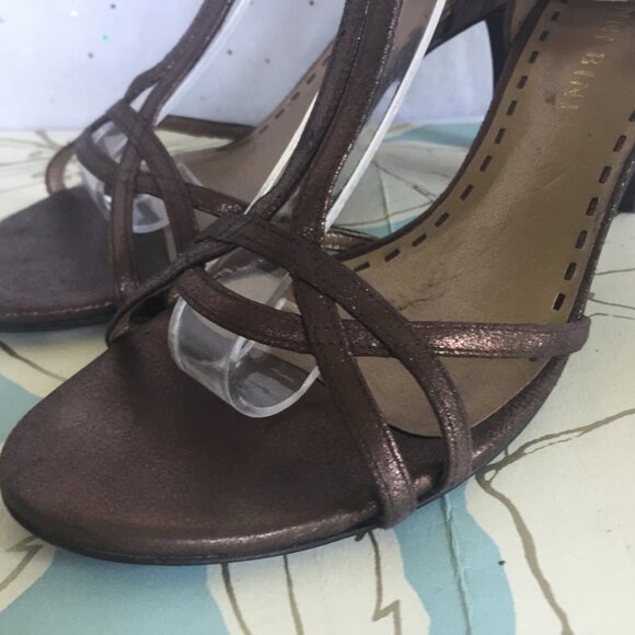 Gianni Bini Bronze Metallic Leather T strap Sandal - Size 6.5 Y2K Dressy Heels - Picture 3 of 9